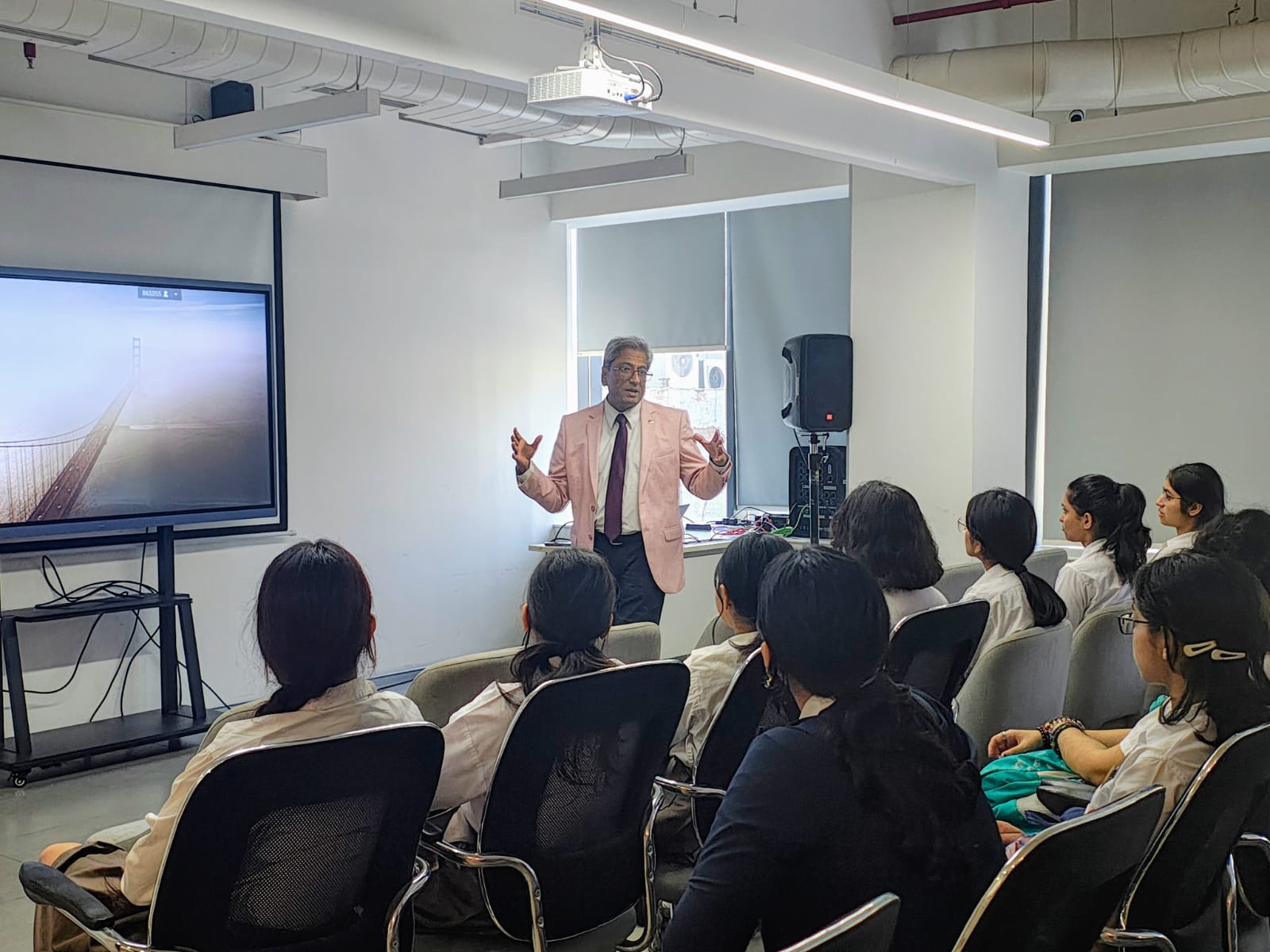 Exploring Creative Horizons: A Day at Pearl Academy